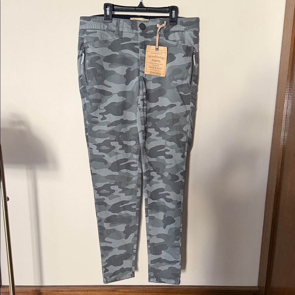 Women’s Democracy Camo Jeggings - 10 - NWT